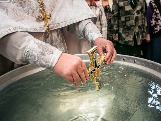 Пожилых ивановцев просят не ходить в храмы, "святую" воду им привезут волонтеры