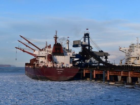 Ледоколы пришли в Ванино Хабаровского края