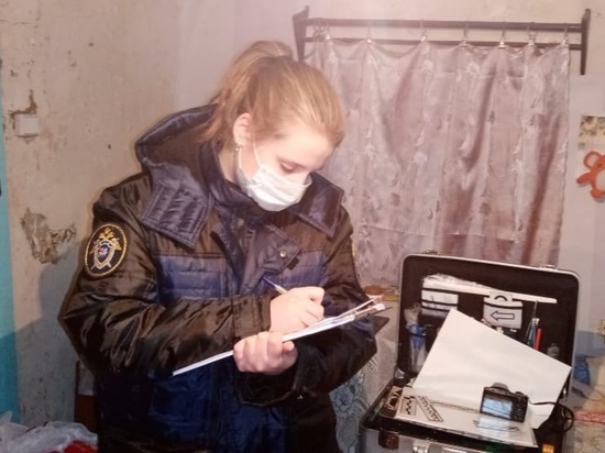 В Саратове сгорел дом, одного мужчину успели спасти, а второй погиб