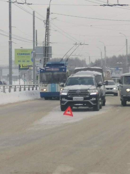 В Иванове грузовая "Газель" вписалась в "Ленд Крузер"