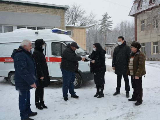 В больницу Харцызска передали два автомобиля