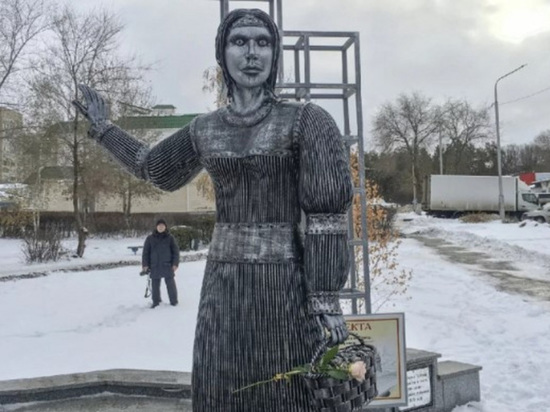 Жириновский намерен купить скандальный памятник Аленке