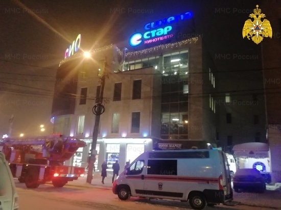 В Калуге потушили пожар в торговом центре