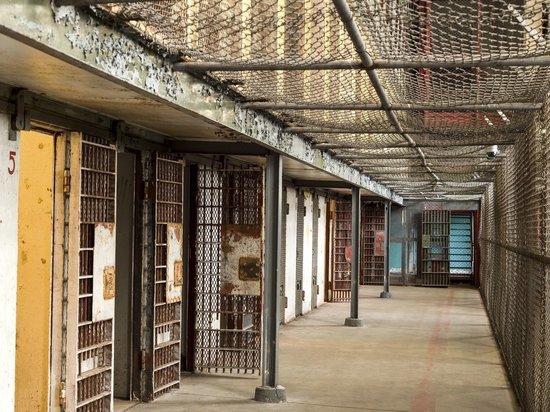 В тюрьмах в США временно усилили меры безопасности
