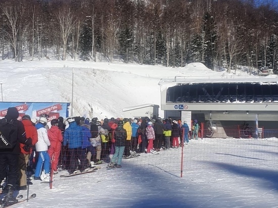 Новая канатка на Красной в Южно-Сахалинске собрала гигантские очереди