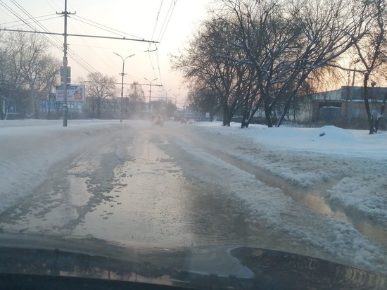 17 января в Рязани затопило дорогу в районе кожвендиспансера