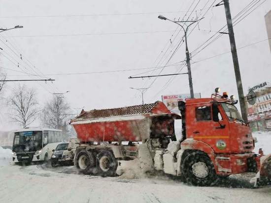 На расчистку Йошкар-Олы от снега в субботу бросили все ресурсы