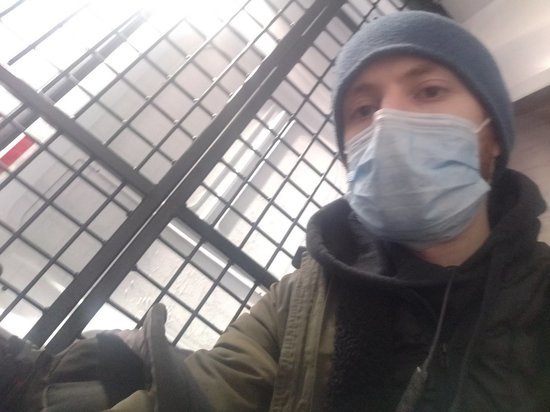 В Пулково задержан летевший встречать Навального журналист Френкель