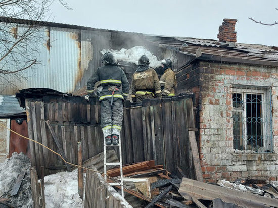 В Ачинске при пожаре в многоквартирном доме погибли три человека