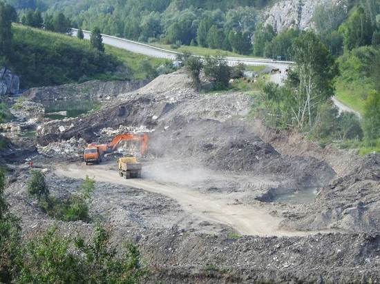 Экологическая тревога: старатели не восстановили долину реки Ануй после добычи золота