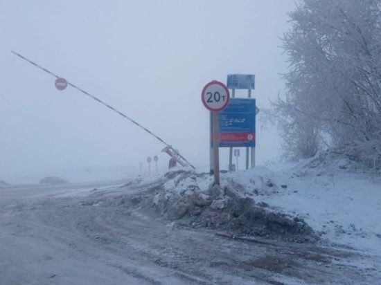 Ледовая переправа Якутск Нижний Бестях. Ледовая переправа Якутск.