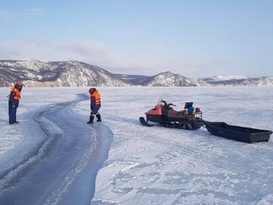 Поиски пропавшего рыбака на Колыме: спасатели обнаружили сломанный лёд