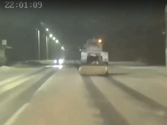 Пьяный омич угнал снегоуборочный трактор