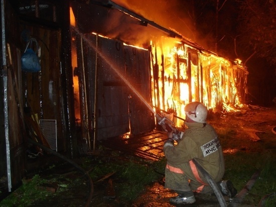 Ночью в Ивановской области сгорели сараи