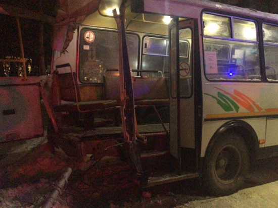 Одна из пассажирок автобуса была доставлена в больницу