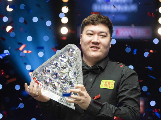 Китайский игрок обыграл в финале престижного турнира Джона Хиггинса
