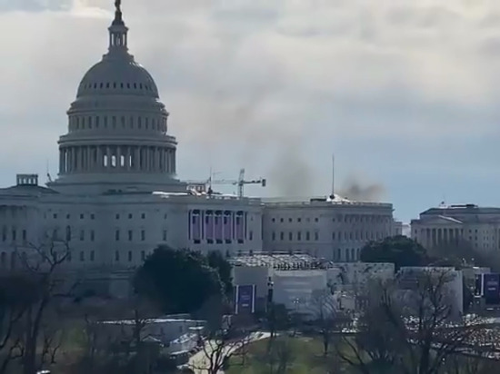 В Капитолии в Вашингтоне пошел дым, началась эвакуация