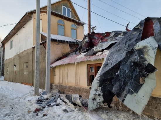 В Гагарине пожарные спасали жилой дом от огня
