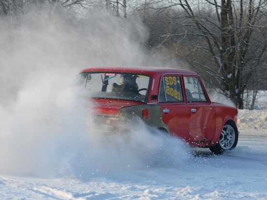 В Краснинском районе состоялись зрелищные соревнования по зимнему дрифту