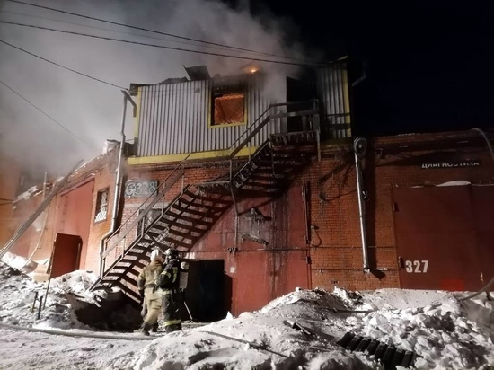 Четыре человека погибли в пожаре в гаражном комплексе в Новосибирске