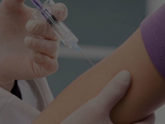 На вакцинацию от COVID-19 можно записаться на  «Госуслугах»