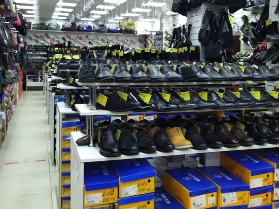 В Калуге таможня пресекла продажу контрафактной обуви