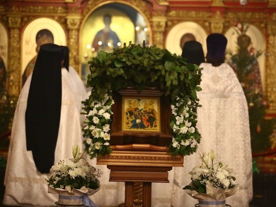 Астраханский губернатор отметил Крещение Господне в храме с прихожанами