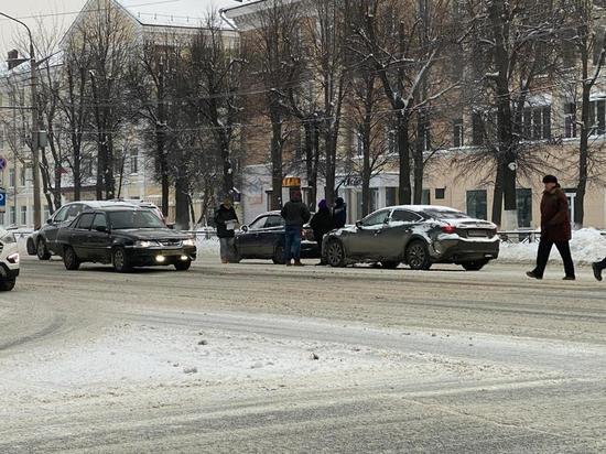 Массовое ДТП произошло в Туле на проспекте Ленина