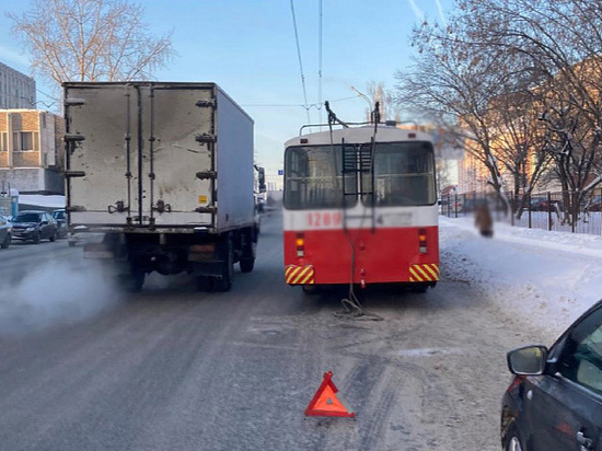 2 пассажира троллейбуса пострадали в ДТп в Ижевске