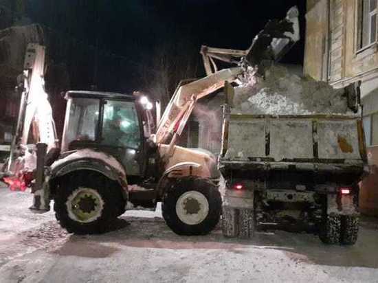 За сутки из Кирова вывезли более 11 тысяч кубов снега