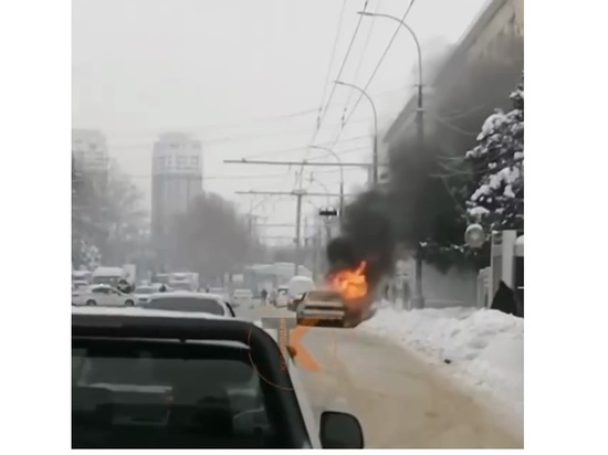 В Краснодаре на улице Старокубанской сгорела машина