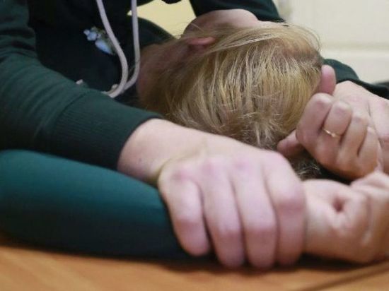 Жителю Саяногорска изнасиловать женщину помешала полиция