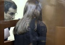 На начавшемся во вторник процессе над двумя из трех сестер Хачатурян, обвиняемых в убийстве своего отца Михаила, одна из свидетельниц фактически опровергла свои показания о сексуальном насилии в отношении девушек