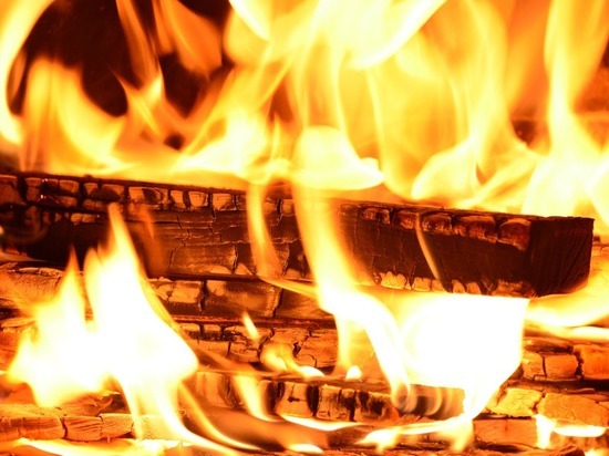 Пожарные спасли пенсионера из горящего дома в Забайкалье