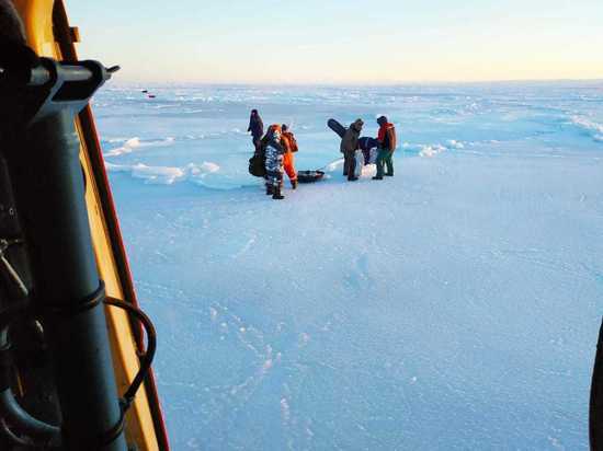 На Сахалине спасли рыбаков с оторванной льдины