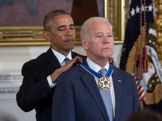 Обама поздравил Байдена с инаугурацией: "Настал твой час"