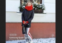 В белорусском Гродно местную жительницу задержал ОМОН из-за того, что она надела на прогулку штаны с красно-белыми полосами