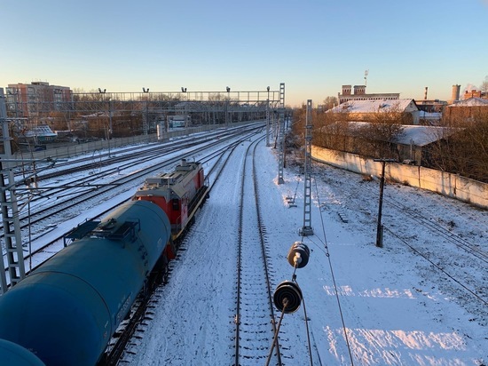 В Тверской области тележка снегоуборочного поезда сошла с рельсов – теперь задерживаются поезда
