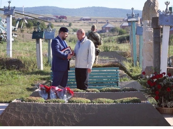 Кадыров исполнил клятву на могиле отца и не боится умереть