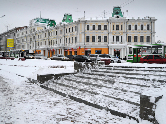 Омские дорожники борются с последствиями ночного снегопада