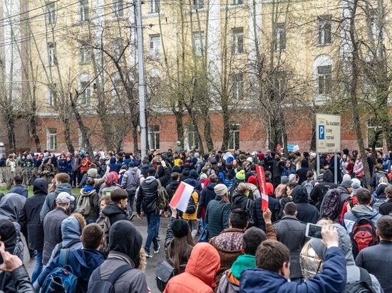 Красноярских родителей просят отговаривать школьников от участия в протестах
