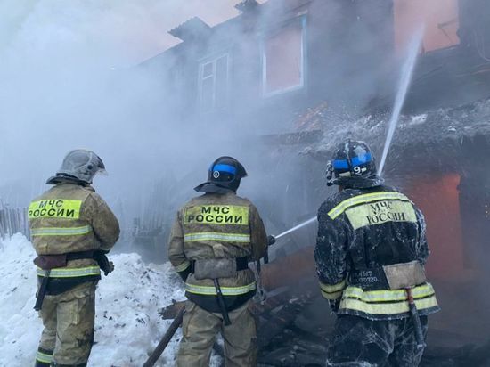 В Уфе при пожаре эвакуировали 18 взрослых и семь детей