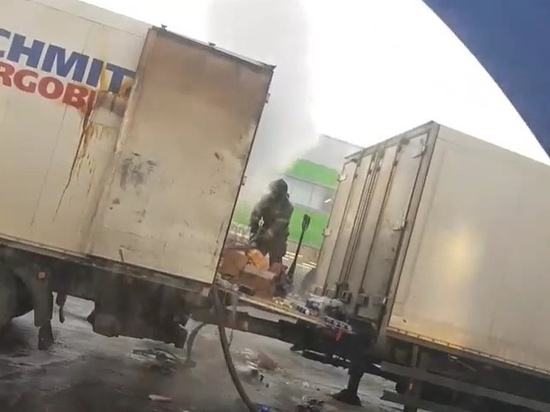 Кузбассовцы запечатлели на камеру пожар в грузовике с пивом