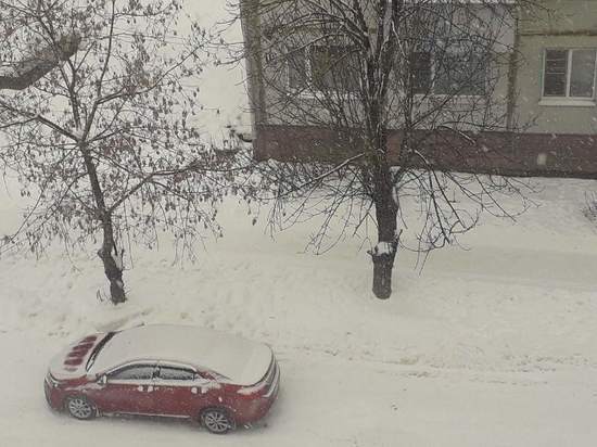 Калужскую область накрыл мощный снегопад