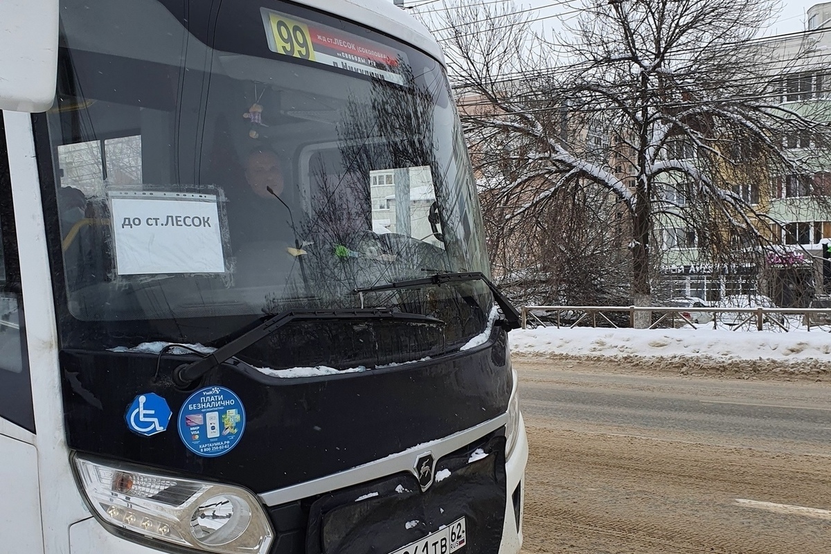 Водитель маршрутки №99 зажал руку ребенка дверью в Рязани - МК Рязань