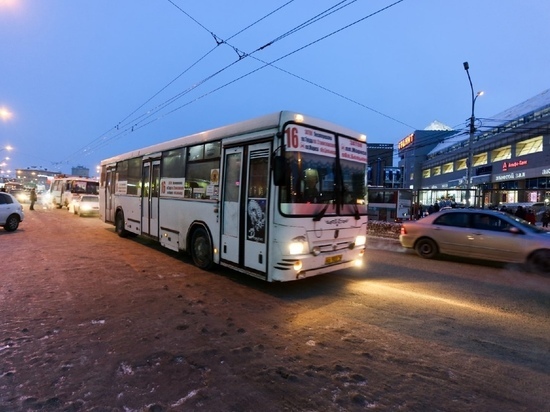 Работу двух автобусов изменят в Новосибирске по просьбе жителей Затона