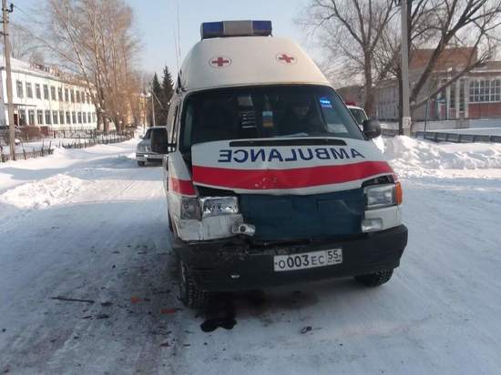 Девочка пострадала в аварии с участием скорой помощи в Омской области