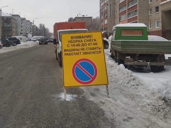 В Киров чистят от снега: список улиц, которые планируют убирать