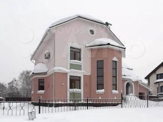 Роскошный четырёхуровневый особняк за 35 млн. рублей выставили на продажу в Кемерове