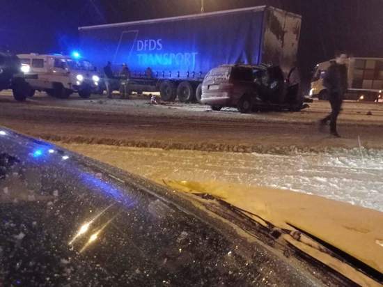 В страшной аварии с фурой в Сафоновском районе погиб молодой мужчина